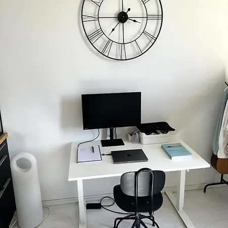 Luminous Studio City With Great Location And Transport Connections