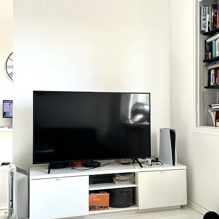 Luminous Studio City With Great Location And Transport Connections 아파트 헬싱키
